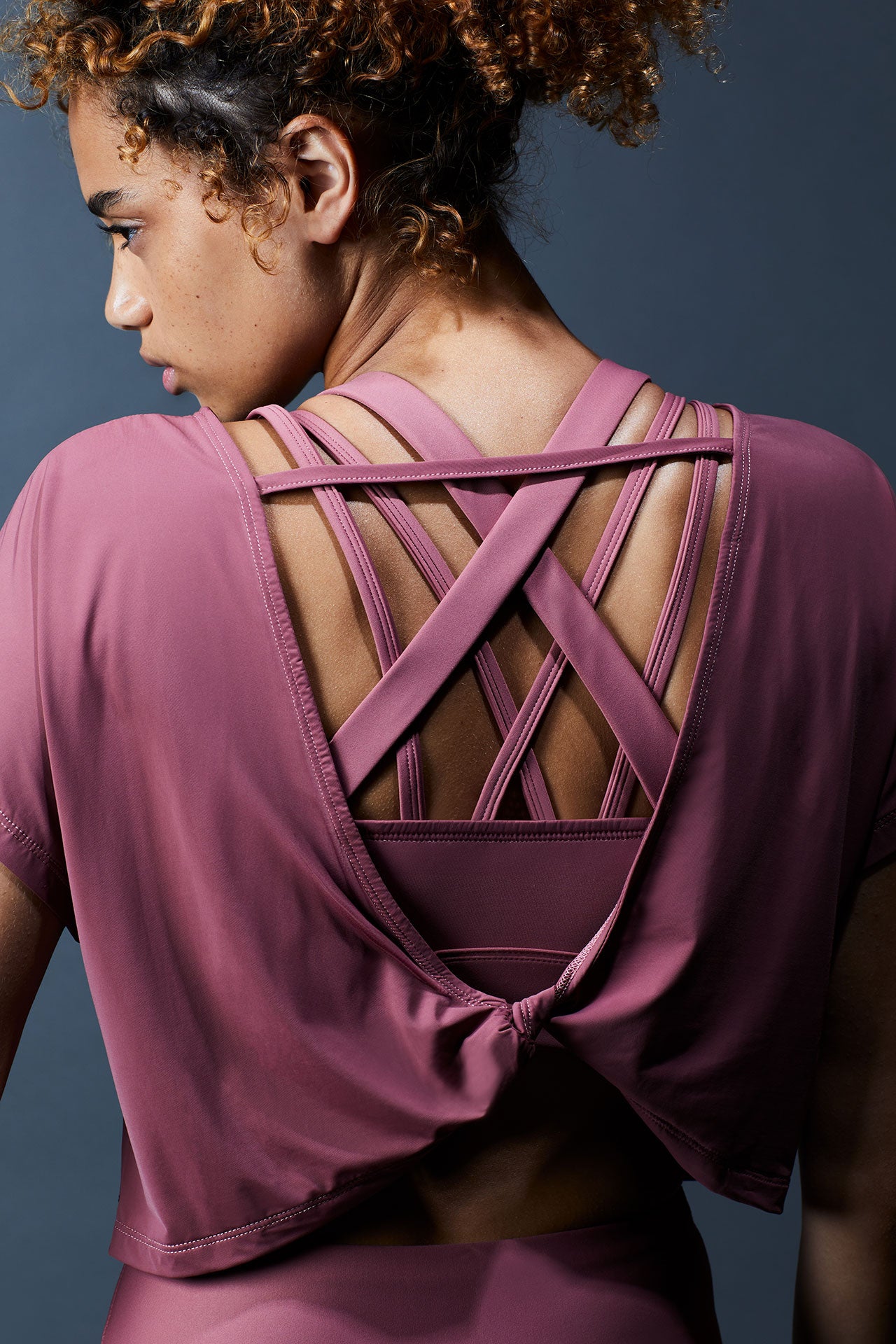 Crop-top de sport femme rose VIXXA, silhouette sculptante et élégante